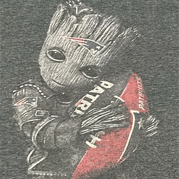 Gray Graphic Gildan New England Patriots Baby Groot Hugs S/S T Shirt Sz Large - Picture 3 of 7